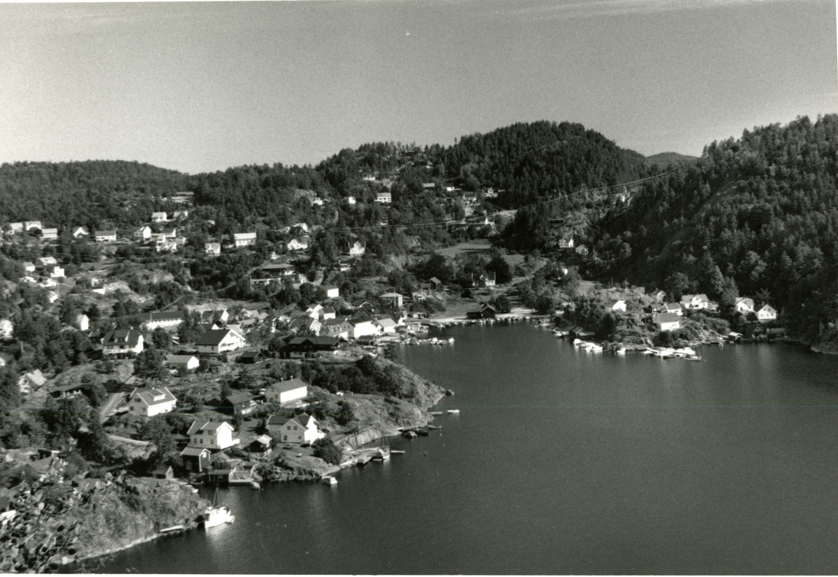 Flyfoto over Kil sett fra Kilsfjorden.