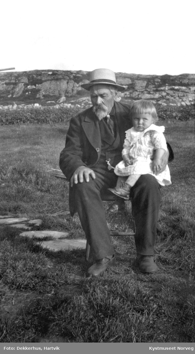 Anton Herstad og barnebarnet Marie Herstad
