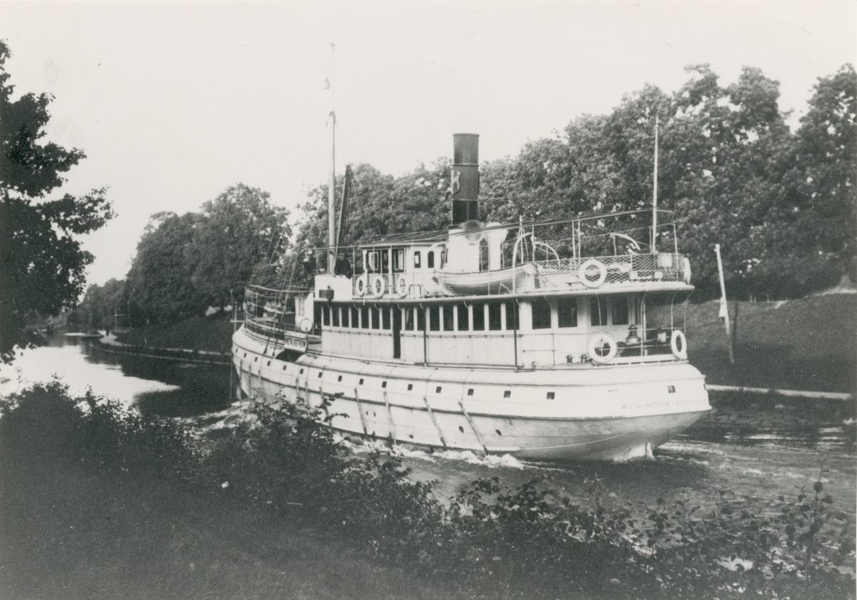 Fartyget i Göta Kanal vid Borensberg, år 1907