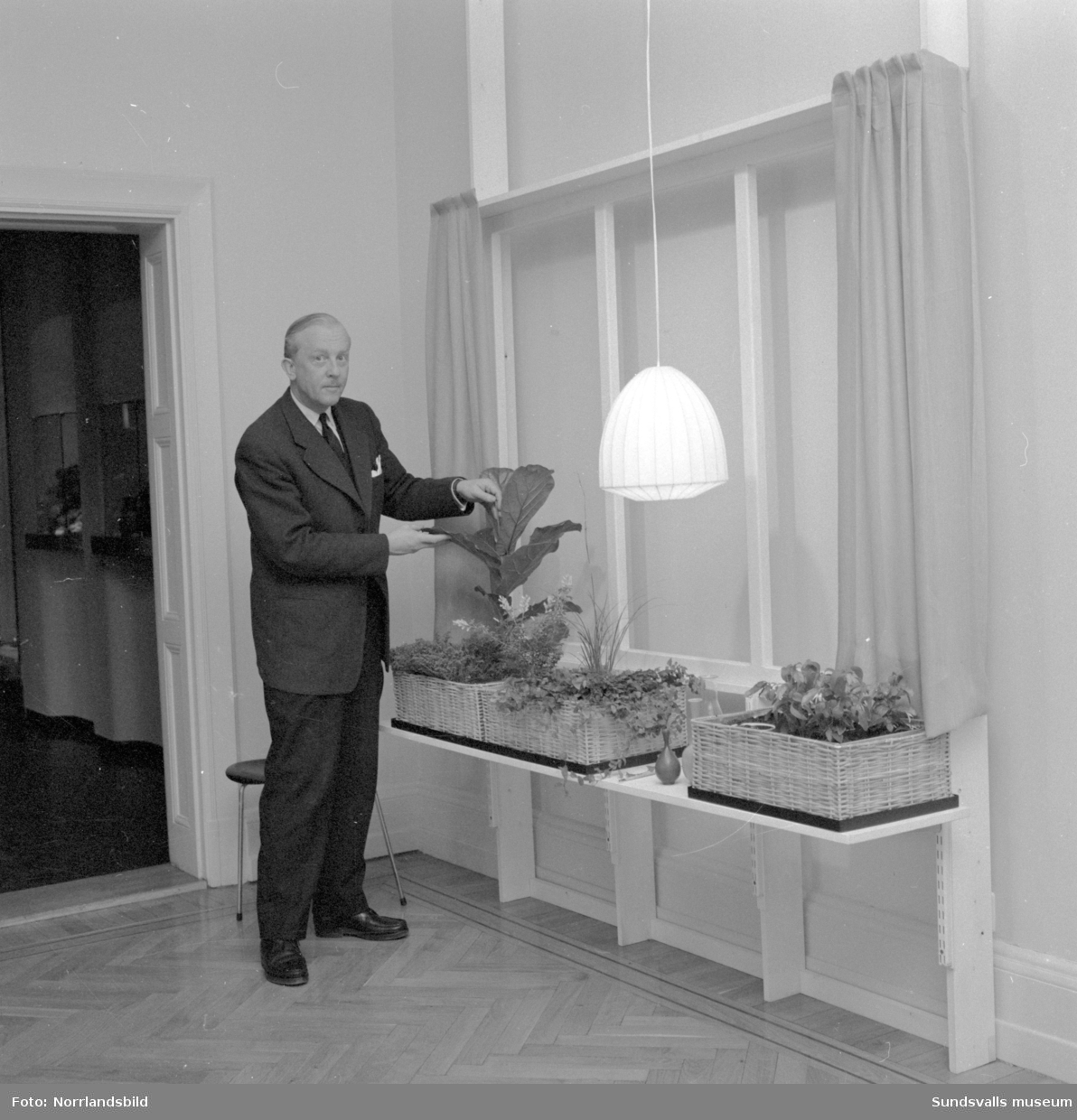 Utställningen "Glas, Vas och Blomma" på Sundsvalls museum. 20 bilder med komplett lista över utställare.