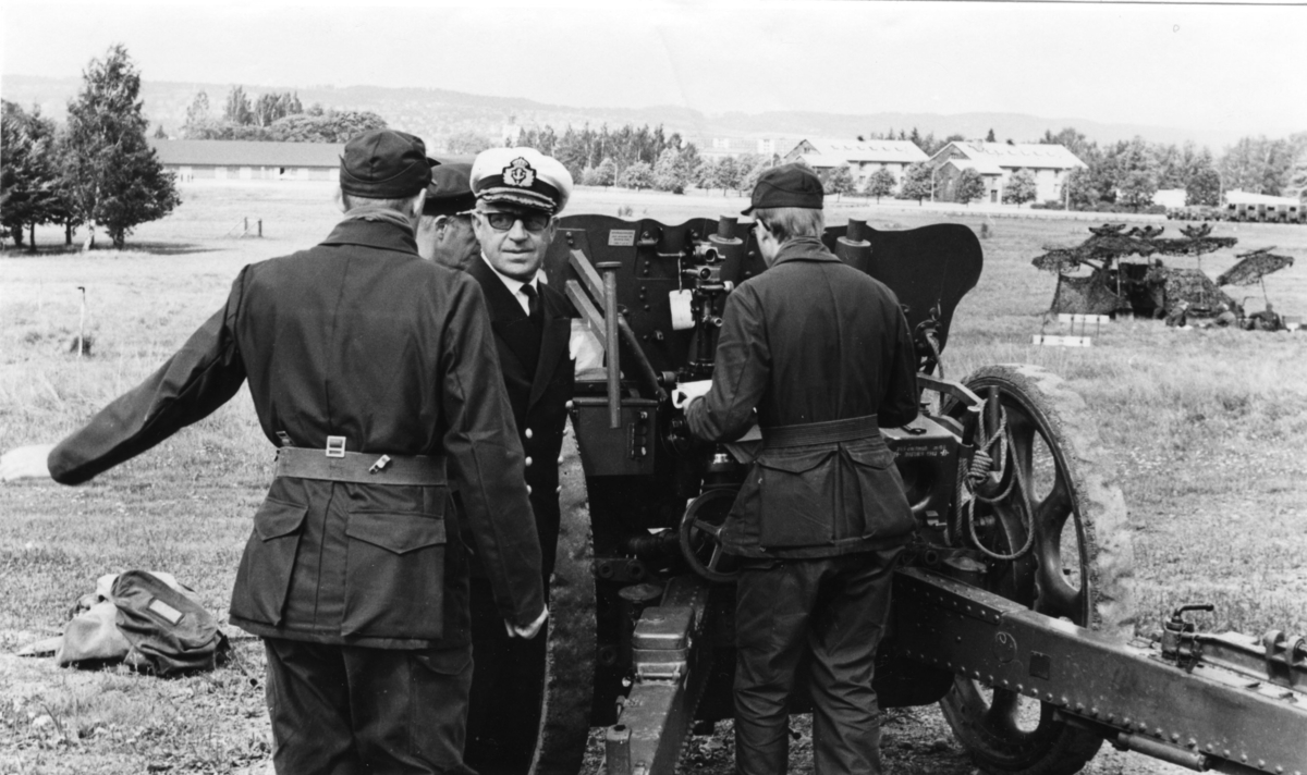Inspektion, A 6. Militärbefälhavaren amiral Krokstedt inspekterar.