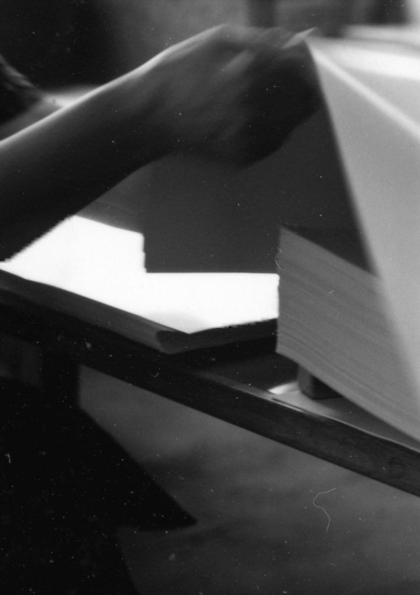 Sortering av papper på Papyrus, 12/5-1970.

Fotograf: Rolf Salomonsson, Wezäta studio, Grafiska Vägen Box 5057, 
402 22 Göteborg 5 Växel 031/40 01 40
