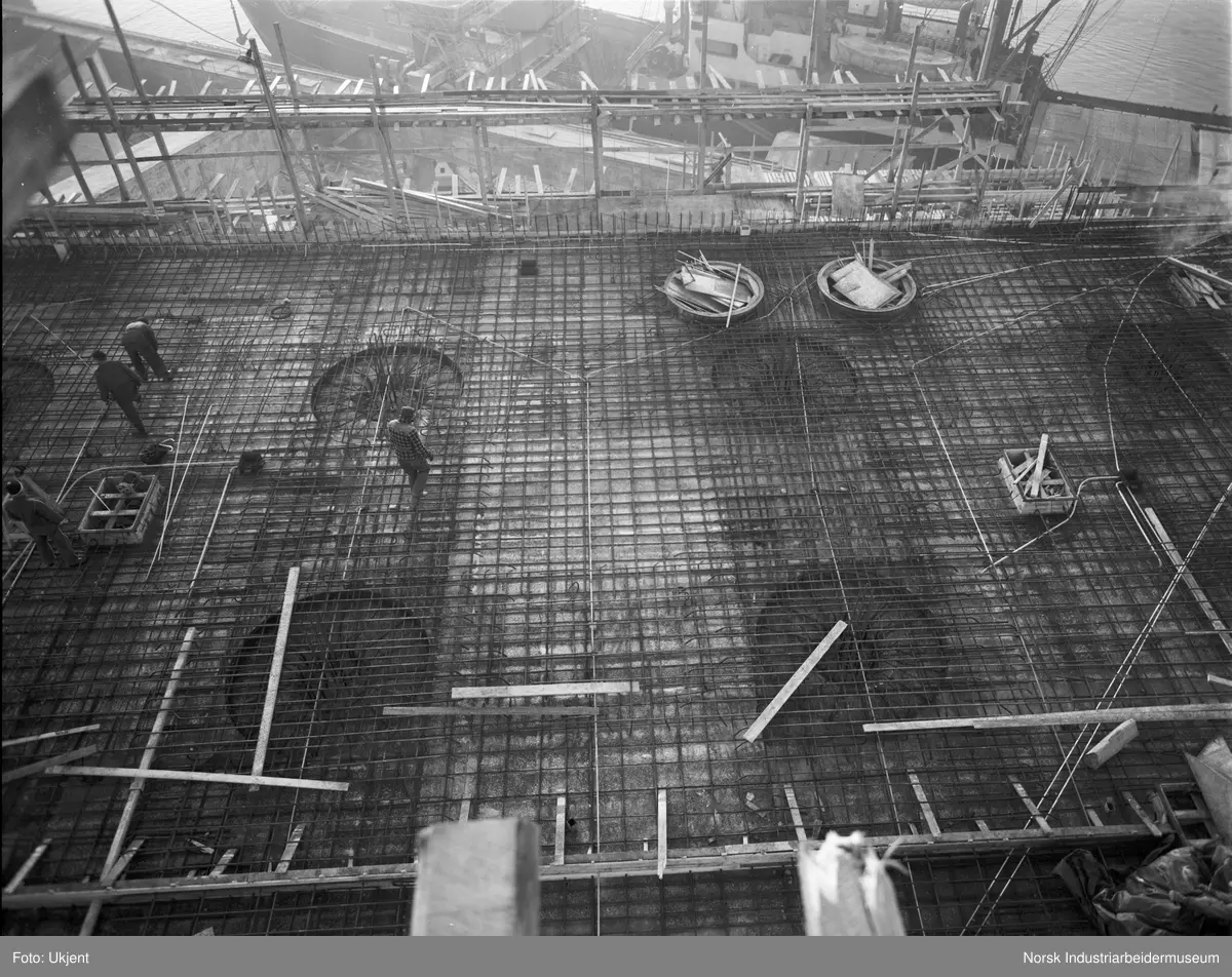 Etasjelager, røropplegg. Dekke 4, S og N.