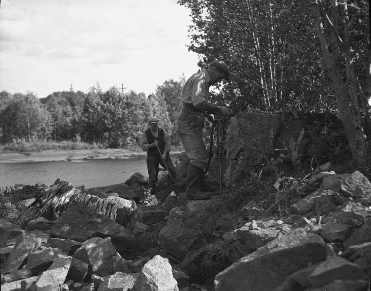 Vardens arkiv. "Lager elveløpet dypere i Siljan" 05.08.1953