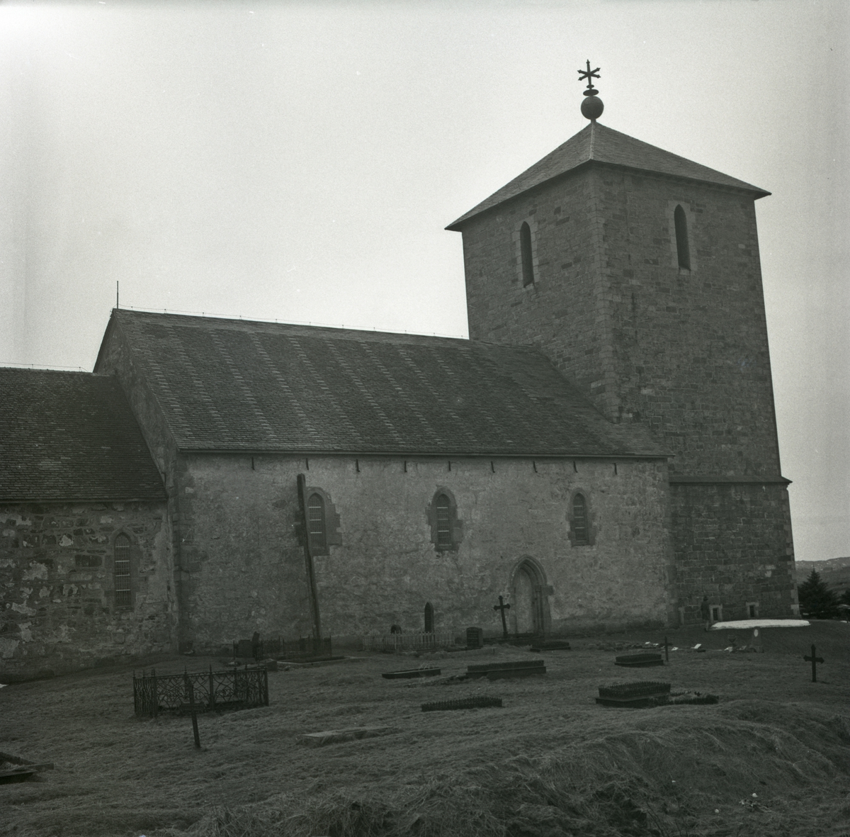 Karmøy - Avaldsnes Kirke og graveren.