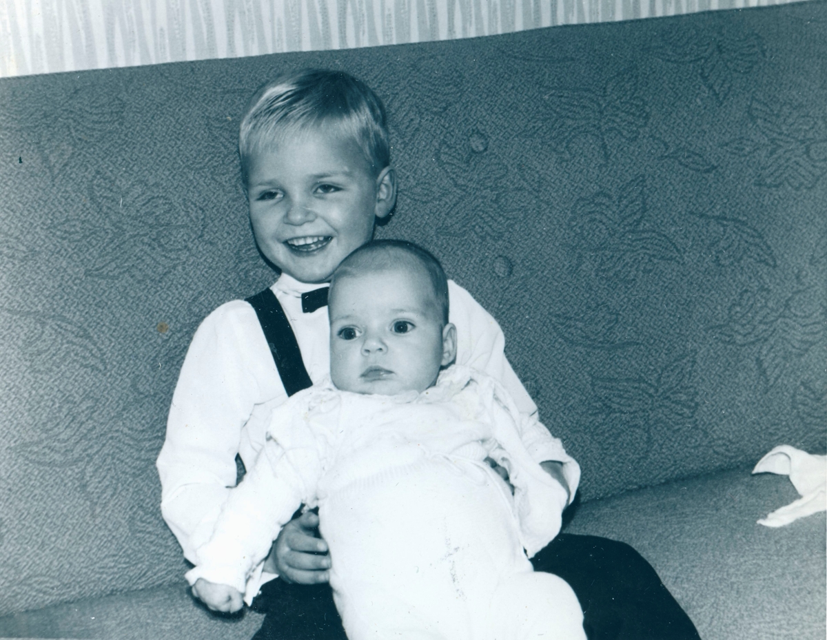Barnebilete av syskena Ivar Ingvallson og Marit Ingvallsdtr. Brennhovd