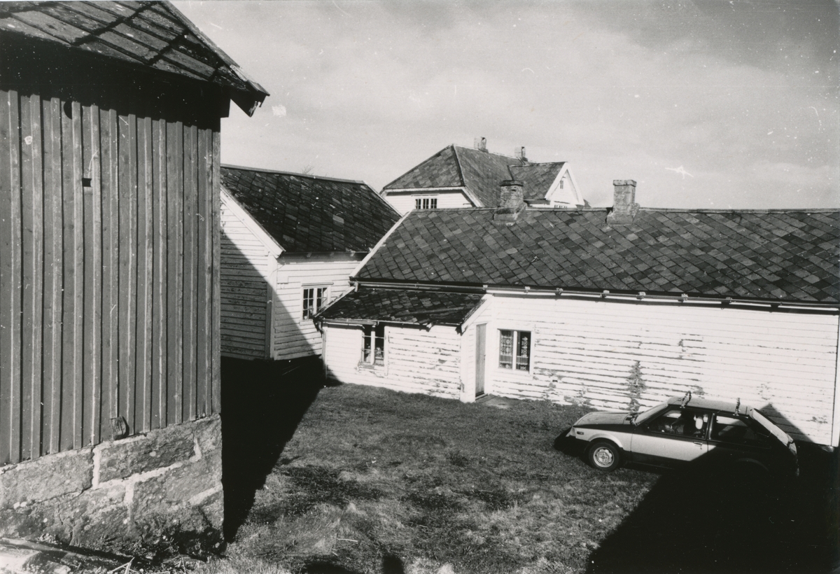Dokumentasjonsbilder i serie av Ullagarden på Haramsøya.