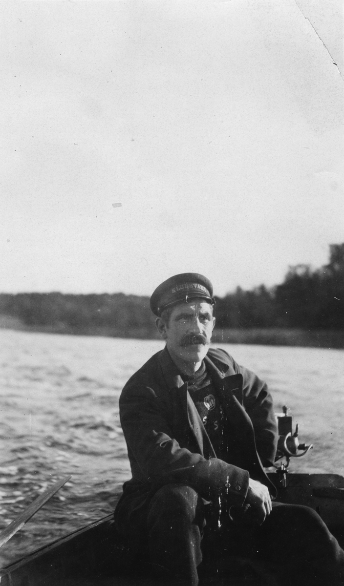 Bernhard Eklund, f. 1885, var klubbvakt vid KSSS klubbhus i Österskär 1920-1935.