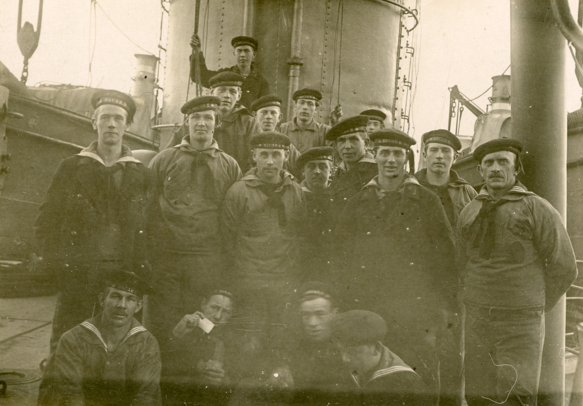 Ett gruppfoto ombord på Oscar II Åland 1917-18