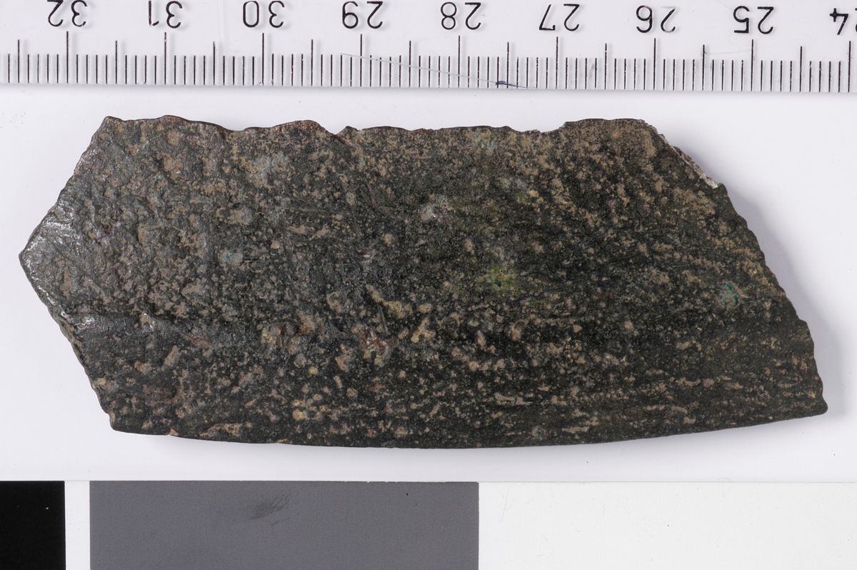 MALV: L. >75, 5  B. >33 MM, STØPT. MUNNINGSRAND TIL BRONSEKJELE. 