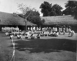 8762. Gaardsrum i pigernes afdeling. Santalistan.