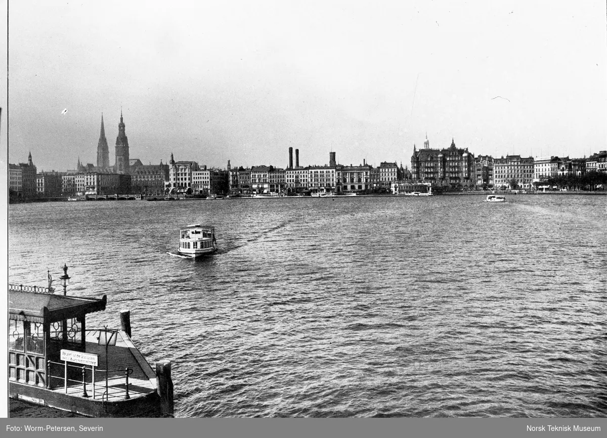 Hamburg, Binnenalster med byen og Lombardsbrücke