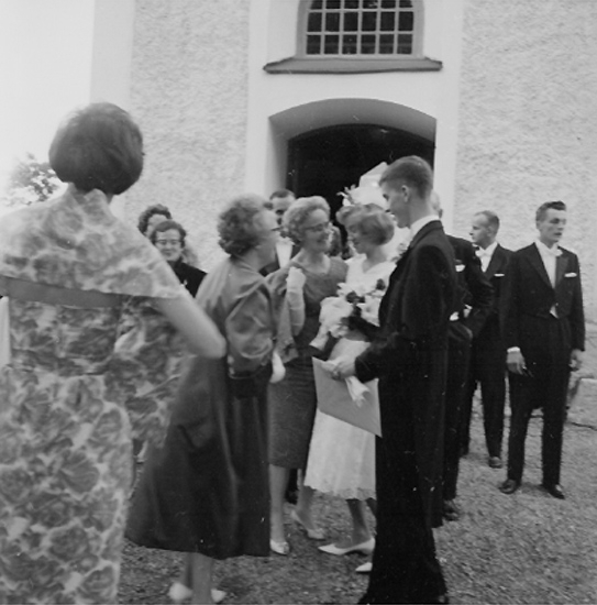 Gällersta kyrka, bröllop, brudpar och bröllopsgäster.
Ramströms bröllop.
