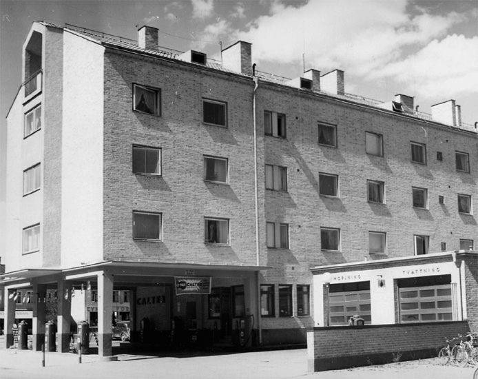 Bostadshus. Caltex bensinstation på Bromsgatan 1/Bromsplan på Norr.