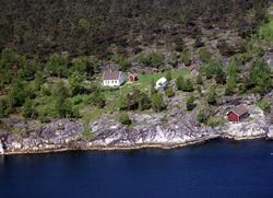 hus naust skog mark bergknauser fjord