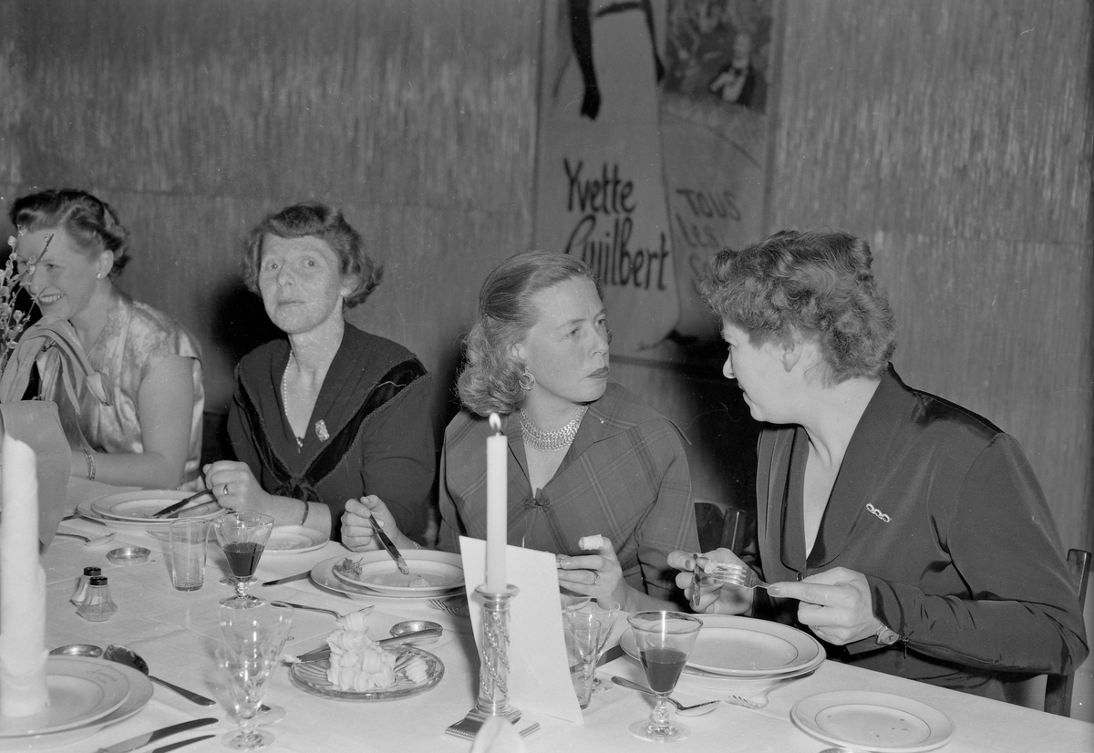 Middagsselskap i Kunstindustrimuseet og Handelsstandens Hus