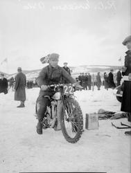 Mjøsløpet 1933. Mann på Motorsykkel. Eriksen.