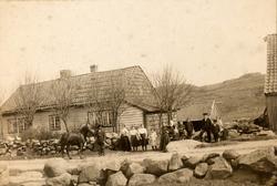 Familien på Store Undheim bruk 17 "Slettene" i 1906. Mannen 