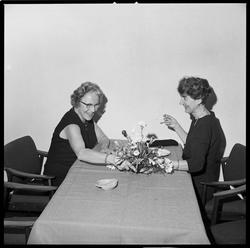 Jubilantfest for damer. Fra kaffebordene.