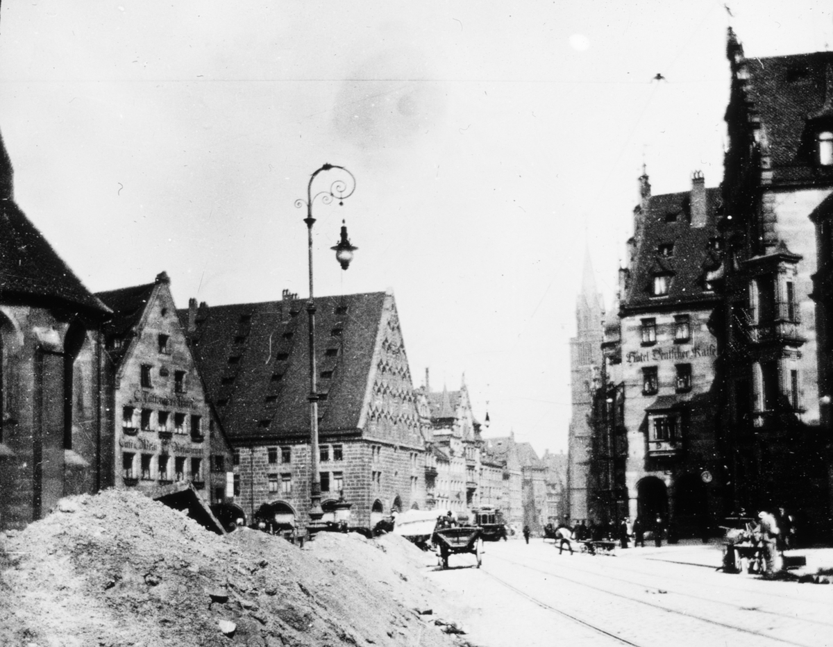 Skioptikonbild med motiv från Nürnberg.
Bilden har förvarats i kartong märkt: Nürnberg. I. Text på bild: "Nürnberg 1901".