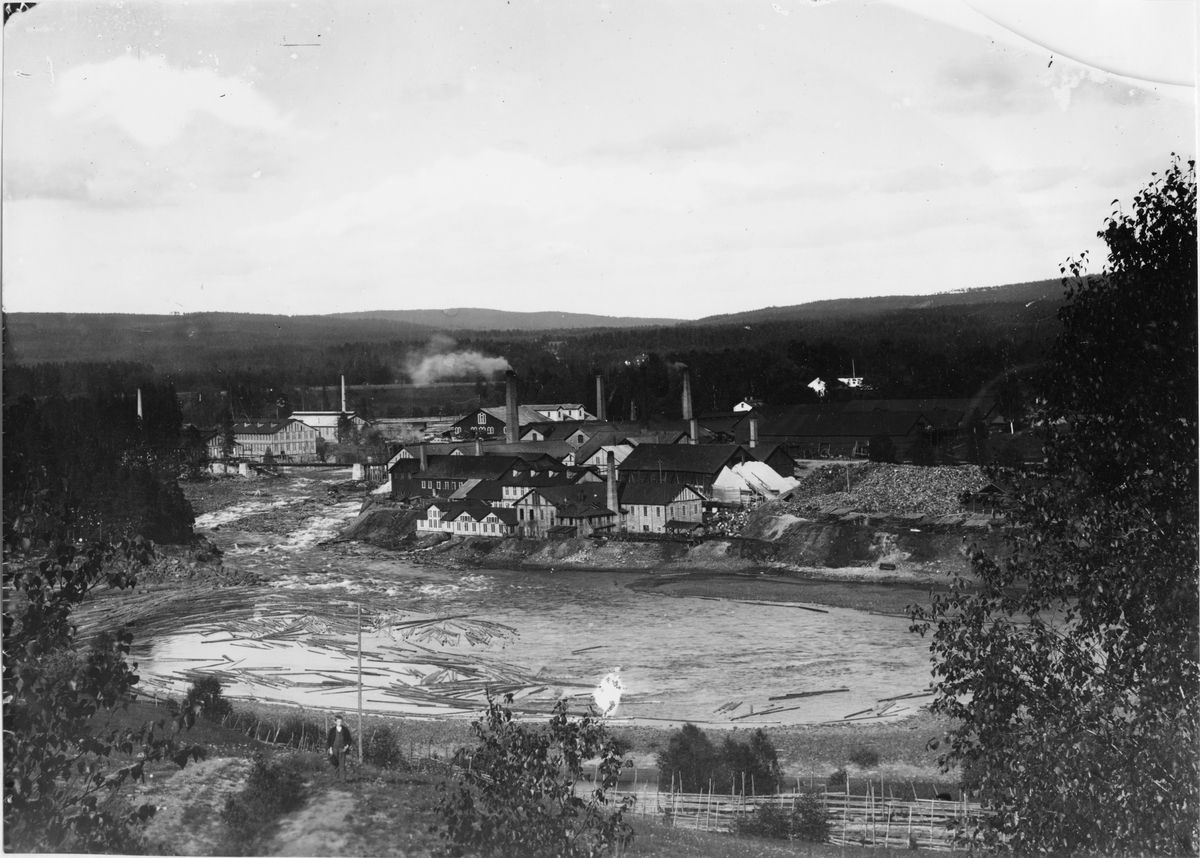 Munkfors Bruk i Värmland. Före branden 1920.