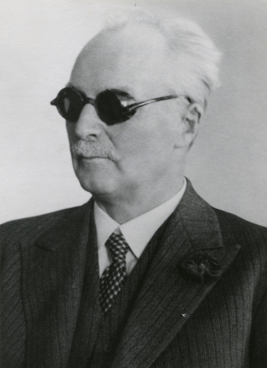 Under sin livstid tog Gustaf Dalén inte mindre än 99 patent. Hans energi och vilja var okuvliga och han fortsatte sitt arbete även efter en svår olycka som gjort honom blind. Gustaf Dalén uppfann ett revolutionerande system för fyrbelysning och skapade företaget AGA. 1912 tilldelades han Nobelpriset i fysik.