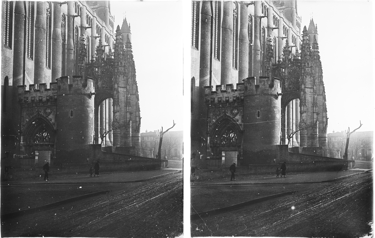Stereobild med motiv av kyrka/ katedral.