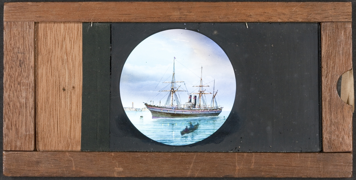 Ljusbild för laterna magica med motiv av par i roddbåt på väg ut mot skepp.
