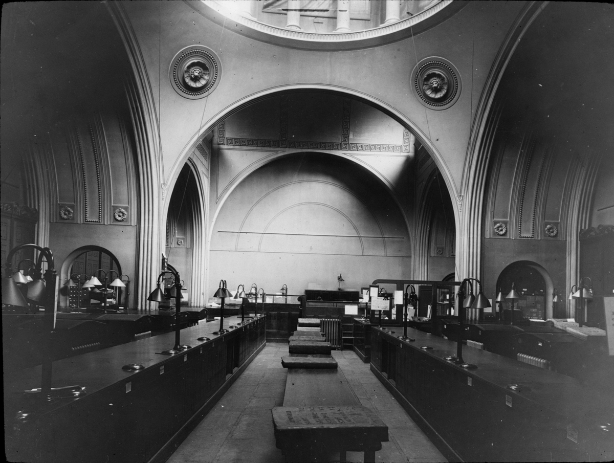Skioptikonbild. Arkitektoniskt motiv från Bank of England, arkitekten John Soanes byggnad som revs under 1920-talet..
