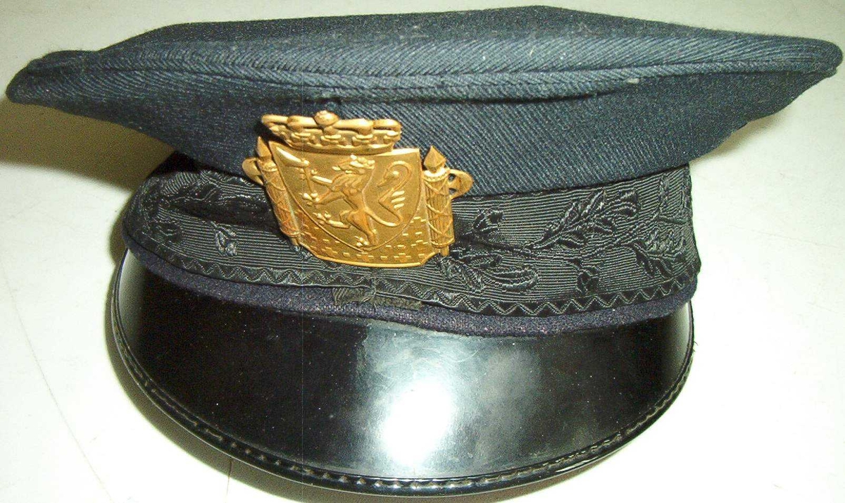 Modell 1953.  Luen har 2 ekstra puller, en hvit og en mørk blå.