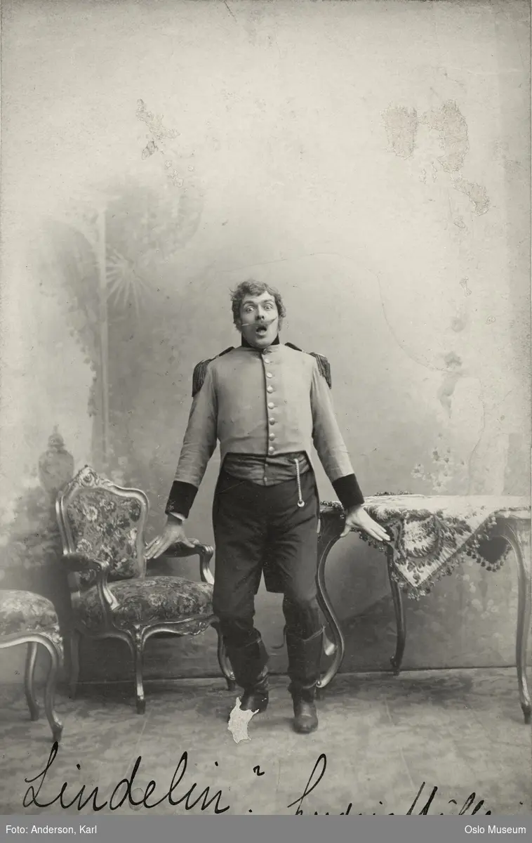portrett, mann, skuespiller, rollebilde, Jan Wiedewelt i "Lindelin" på Christiania Theater, kostyme, stående helfigur
