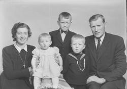 Arne Hårstad med familie
