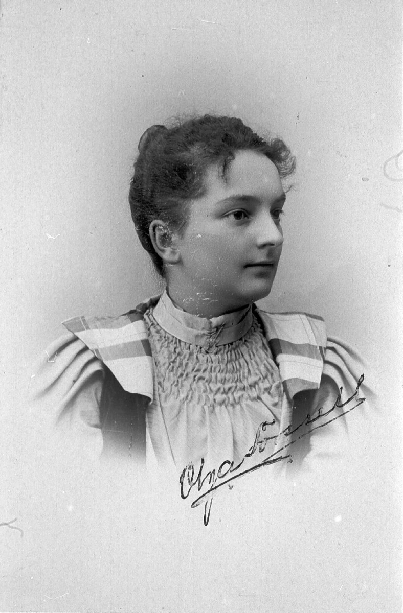 Olga Karlsson.