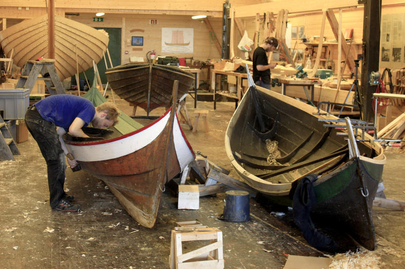 Vi reparerer alle typer klinkbygde båter. (Foto/Photo)