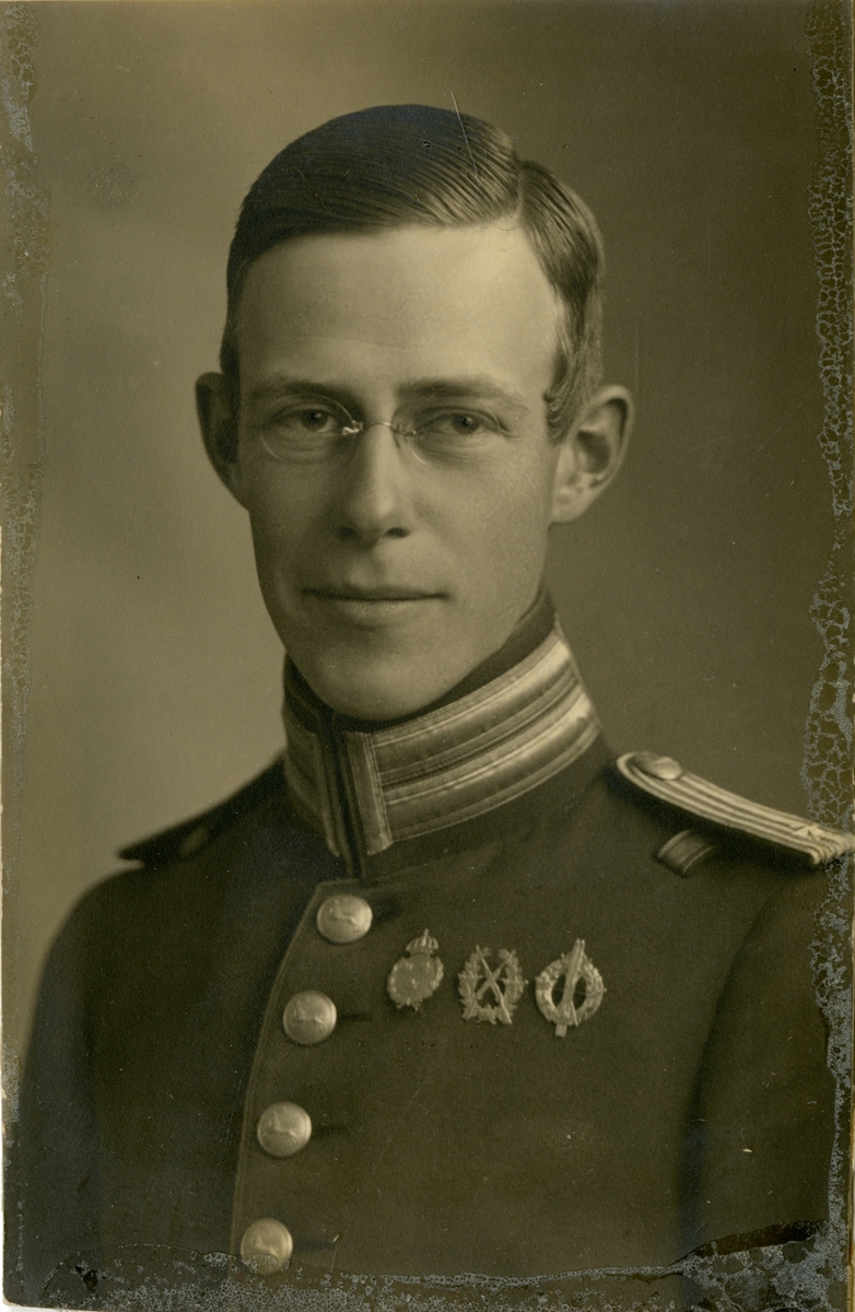 Porträtt av Per Olof Ingwar Grundell, löjtnant vid Hälsinge regemente I 14.