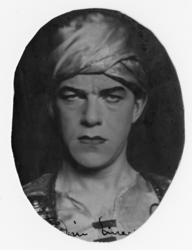 Fotosamling etter Hans Tveito. "Skuespiller Einar Tveito som