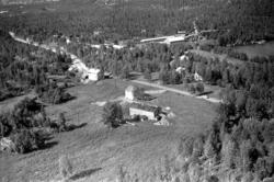 Flyfoto: Vikengårdene, Stensrud i Bardu 1959