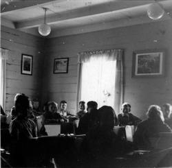 Elever i skolestua på Rognmo i Målsev 1951