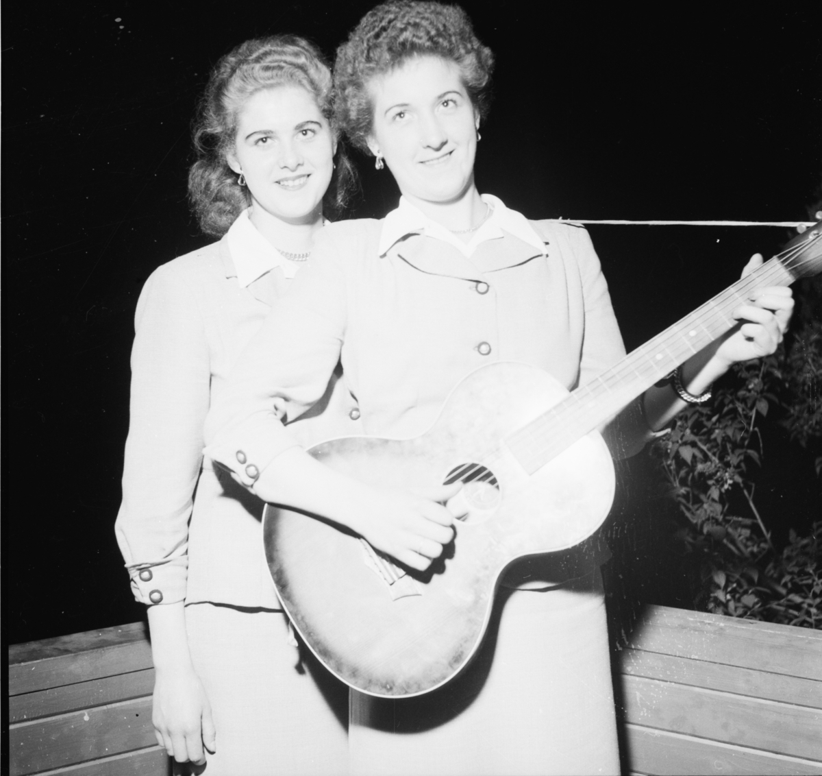 Vardens arkiv. "Byfor. arrangert i Brekkeparken"  26.05.1954