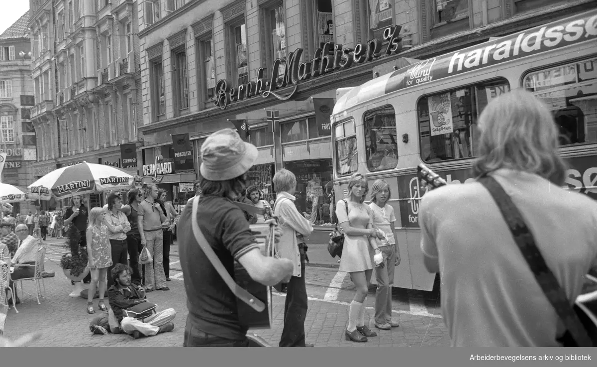 Gatemusikanter på Karl Johans gate..Juli 1972.