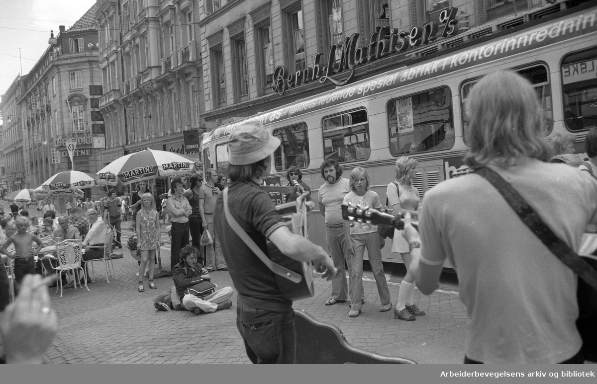 Gatemusikanter på Karl Johans gate..Juli 1972.
