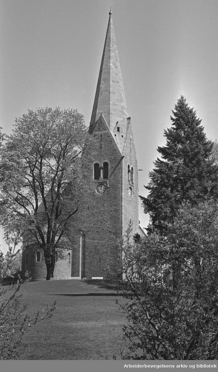 Vålerenga kirke..13. Mai 1971.