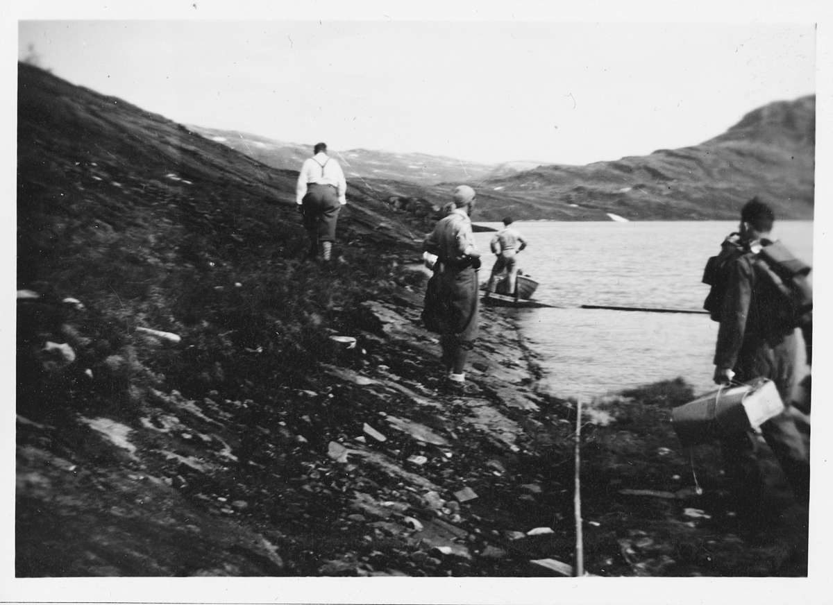 August 1951. Thorleif Hoffs album 1, side 33. Album fra Thorleif Hoff som dokumenterer anleggsvirksomheten i Glomfjord på 1950-tallet