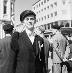 Vardens arkiv. "17 mai feiring"  17.05.1954