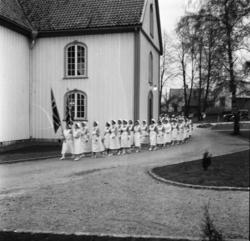Vardens arkiv. "Prosesjon og gudstjeneste til minne om Flore