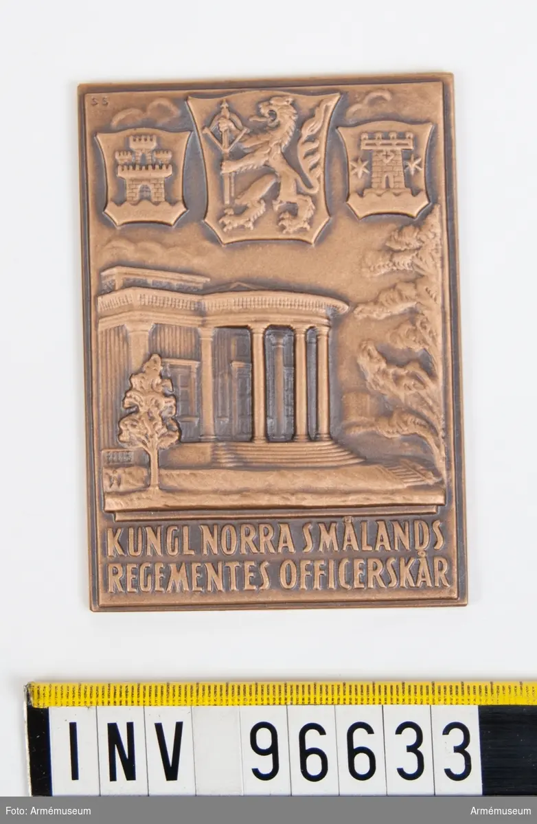 Plakett i brons för Norra smålands regementes officerskår.