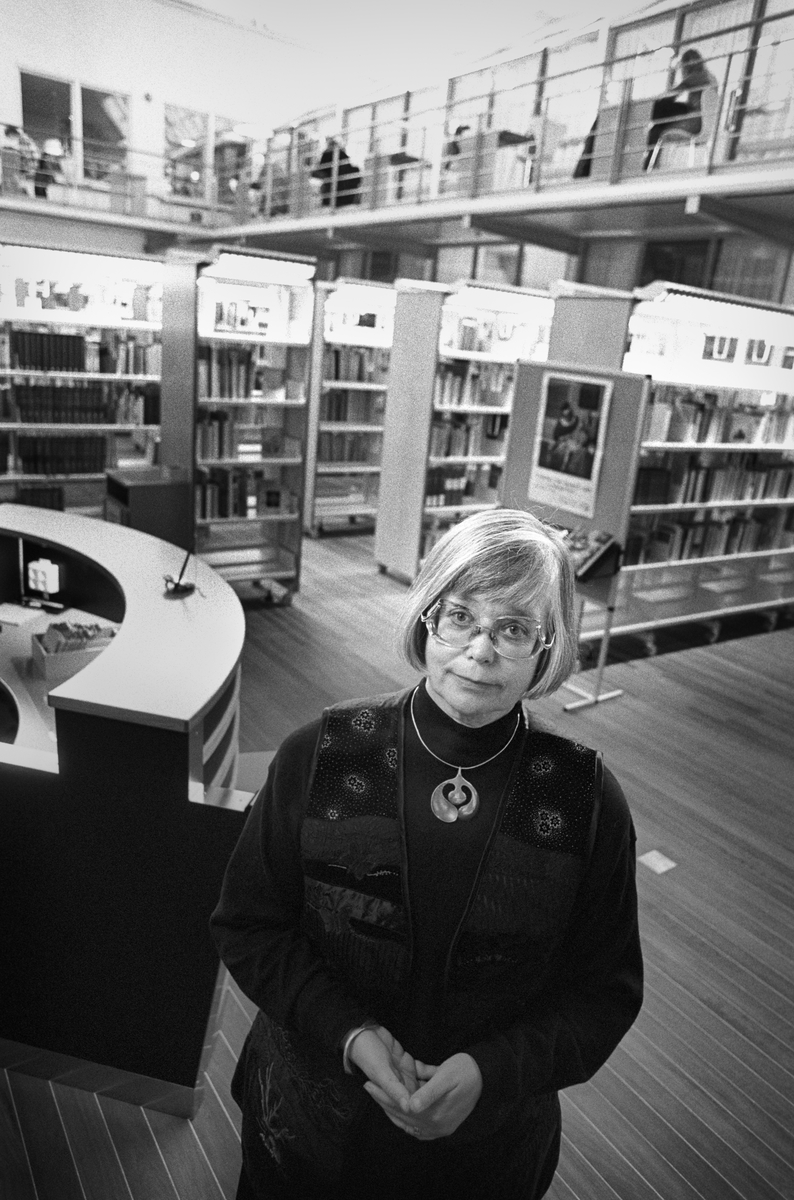 Vårdhögskolan - rektor Maj Aldskogius i det nya biblioteket, Uppsala 1993