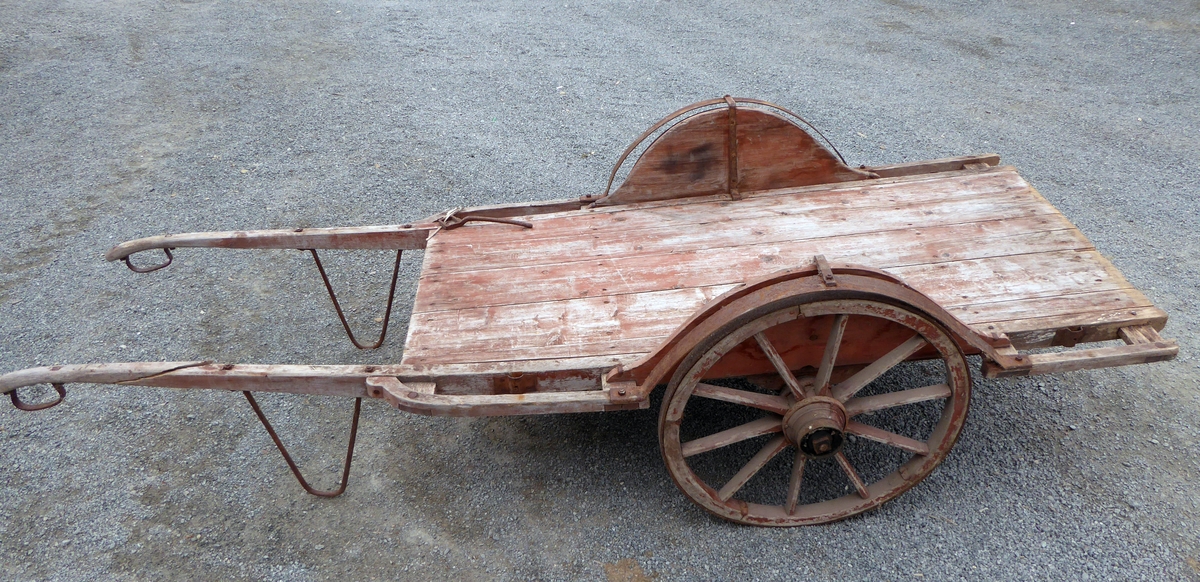 Tohjulet håndkjerre med avtagbare grinder.