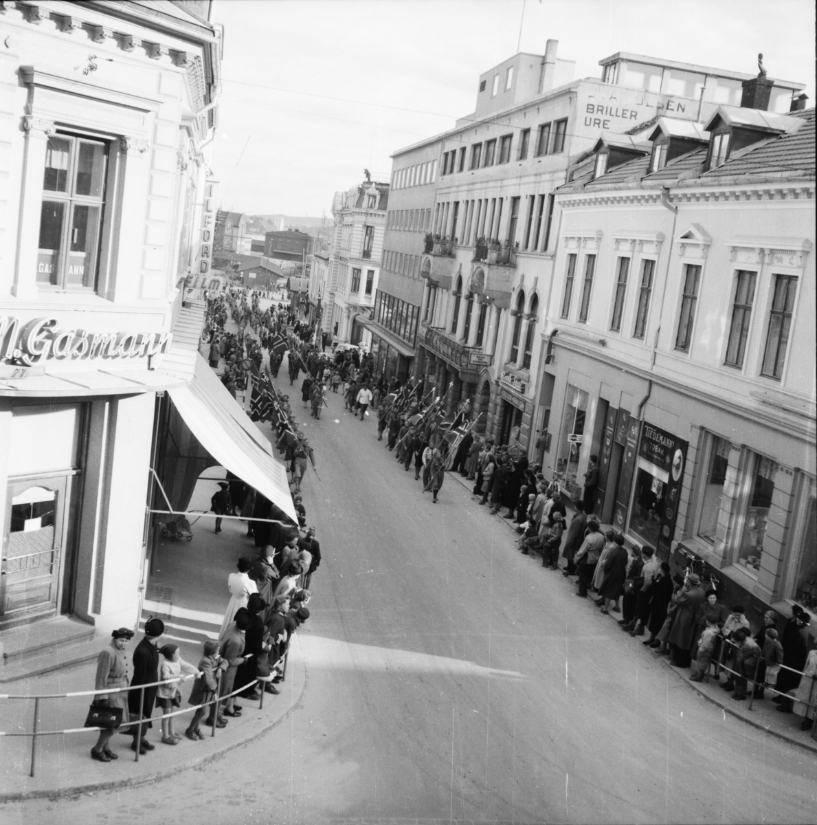 Vardens arkiv. "St. Georgsdagen i Skien" 23.04.1954