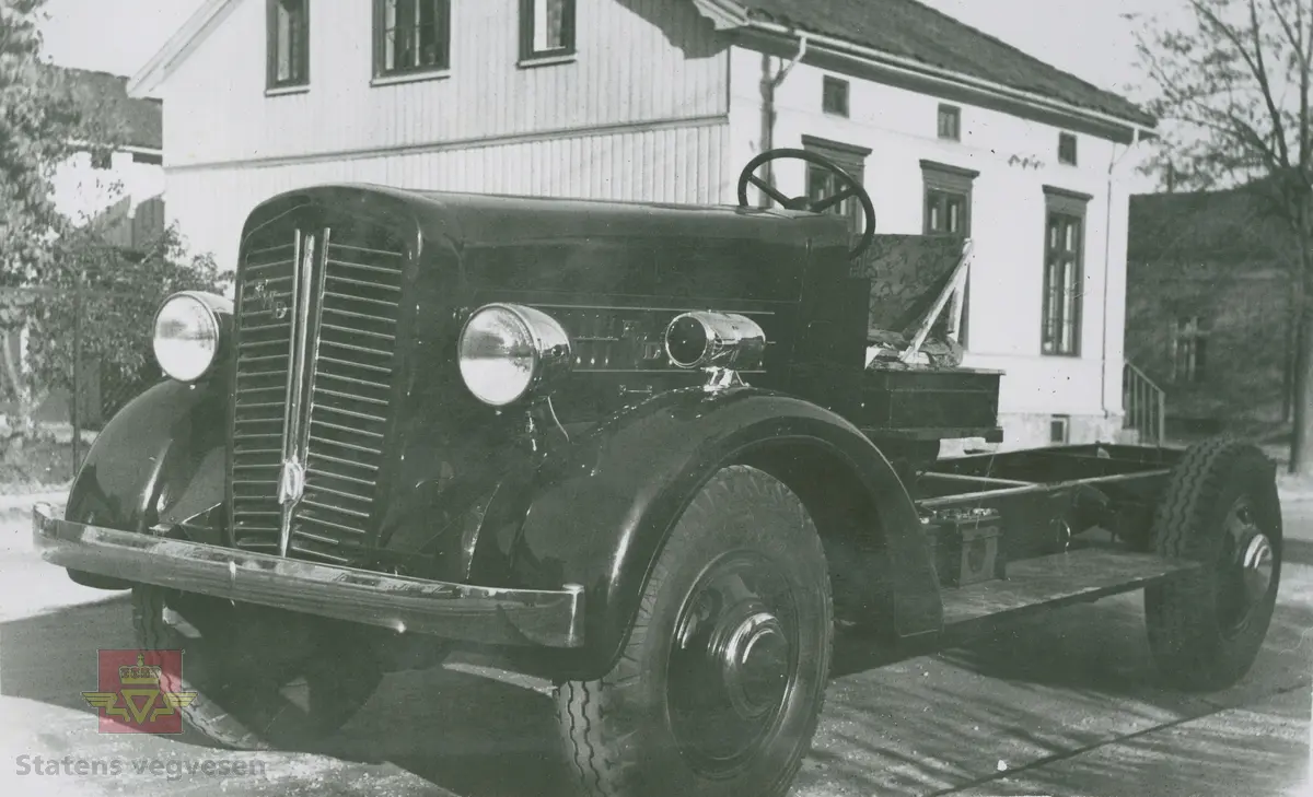 "FWD modell HS. Levert Arendal brannvesen." I følge merking i album. Se også bilde NVM 00-F-34490, der er samme bilen avbildet.